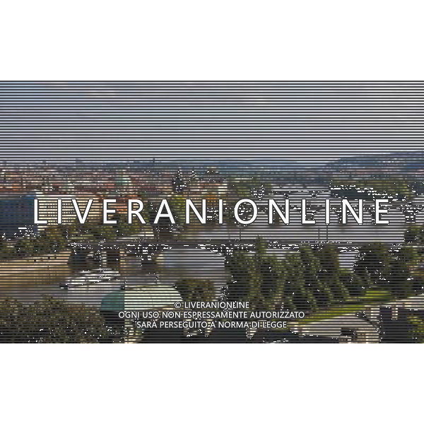 (130912) -- BRUSSELS, Sept. 12, 2013 () -- The photo taken on Sept. 1, 2013 shows the old town and Charles Bridge in Prague, capital of Czech Republic, As home to a number of famous cultural attractions, the extensive historic centre of Prague has been included in the UNESCO World Heritage List since 1992. In the course of the 1100 years of its existence, Prague¡¯s development can be documented in the architectural expression of many historical periods and their styles. (/Zhou Lei) ©PHOTOSHOT/AGENZIA ALDO LIVERANI SAS - ITALY ONLY - EDITORIAL USE ONLY - Vedute dei monumenti della citta di Praga, capitale della Repubblica Ceca, inserita nella lista del patrimonio mondiale dell\'UNESCO dal 1992.