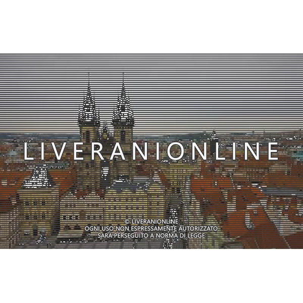 (130912) -- BRUSSELS, Sept. 12, 2013 () -- The photo taken on Sept. 2, 2013 shows the Tyn Church in the old town in Prague, capital of Czech Republic, As home to a number of famous cultural attractions, the extensive historic centre of Prague has been included in the UNESCO World Heritage List since 1992. In the course of the 1100 years of its existence, Prague¡¯s development can be documented in the architectural expression of many historical periods and their styles. (/Zhou Lei) ©PHOTOSHOT/AGENZIA ALDO LIVERANI SAS - ITALY ONLY - EDITORIAL USE ONLY - Vedute dei monumenti della citta di Praga, capitale della Repubblica Ceca, inserita nella lista del patrimonio mondiale dell\'UNESCO dal 1992.