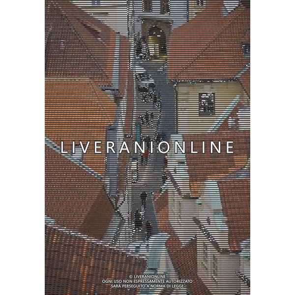 (130912) -- BRUSSELS, Sept. 12, 2013 () -- People walk in the old town of Prague, capital of Czech Republic, on Sept. 2, 2013. As home to a number of famous cultural attractions, the extensive historic centre of Prague has been included in the UNESCO World Heritage List since 1992. In the course of the 1100 years of its existence, Prague¡¯s development can be documented in the architectural expression of many historical periods and their styles. (/Zhou Lei) ©PHOTOSHOT/AGENZIA ALDO LIVERANI SAS - ITALY ONLY - EDITORIAL USE ONLY - Vedute dei monumenti della citta di Praga, capitale della Repubblica Ceca, inserita nella lista del patrimonio mondiale dell\'UNESCO dal 1992.