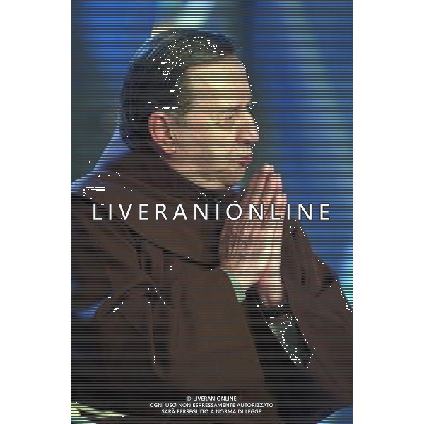 Roma 20 / 10 / 2004 Maurizio Costanzo Show Nella foto: Padre Zago ph TvPhoto / Agenzia Aldo Liverani 