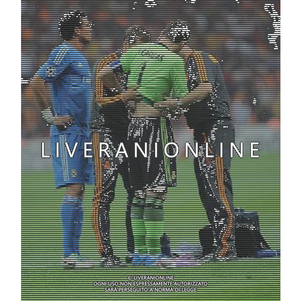 UEFA Champions League group B match between Galatasaray and Real Madrid at Turk Telekom Arena Stadium on September 17, 2013 in Istanbul,Turkey. Pictured: Pepe and Goalkeeper Iker Casillas of Real Madrid. LIGA MISTRZOW SEZON 2013/2014 PILKA NOZNA GALATASARAY vs REAL MADRYT FOT.SESKIM PHOTO/NEWSPIX.PL TURKEY, GERMANY, AUSTRIA AND UK OUT !!! --- Newspix.pl /AGENZIA ALDO LIVERANI SAS - ITALY ONLY - EDITORIAL USE ONLY *** Local Caption *** www.newspix.pl mail us: info@newspix.pl call us: 0048 022 23 22 222 --- Polish Picture Agency by Ringier Axel Springer Poland