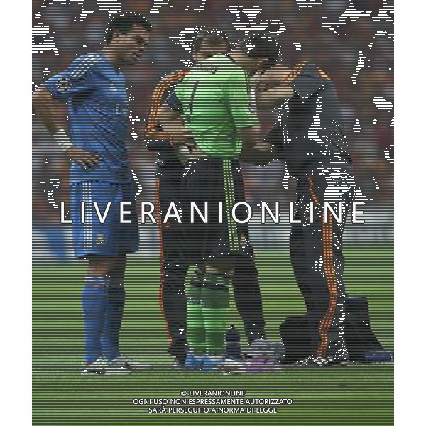 UEFA Champions League group B match between Galatasaray and Real Madrid at Turk Telekom Arena Stadium on September 17, 2013 in Istanbul,Turkey. Pictured: Pepe and Goalkeeper Iker Casillas of Real madrid. LIGA MISTRZOW SEZON 2013/2014 PILKA NOZNA GALATASARAY vs REAL MADRYT FOT.SESKIM PHOTO/NEWSPIX.PL TURKEY, GERMANY, AUSTRIA AND UK OUT !!! --- Newspix.pl /AGENZIA ALDO LIVERANI SAS - ITALY ONLY - EDITORIAL USE ONLY *** Local Caption *** www.newspix.pl mail us: info@newspix.pl call us: 0048 022 23 22 222 --- Polish Picture Agency by Ringier Axel Springer Poland