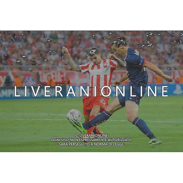 Carl MEDJANI / Zlatan IBRAHIMOVIC - 17.09.2013 - Olympiakos / Paris Saint Germain - Ligue des Champions Photo: Amandine Noel / Icon Sport /AGENZIA ALDO LIVERANI SAS - ITALY ONLY - EDITORIAL USE ONLY