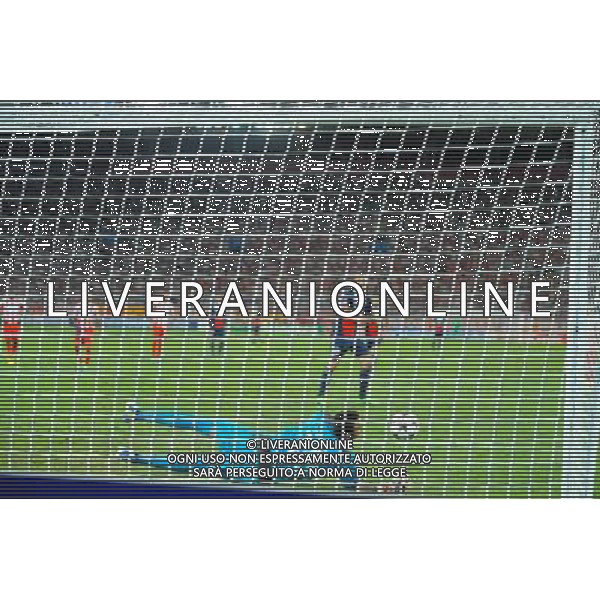Penalty Manque Zlatan IBRAHIMOVIC / Roberto - 17.09.2013 - Olympiakos / Paris Saint Germain - Ligue des Champions Photo: Amandine Noel / Icon Sport /AGENZIA ALDO LIVERANI SAS - ITALY ONLY - EDITORIAL USE ONLY