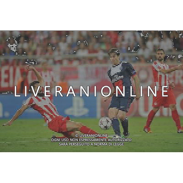 Dimitris SIOVAS / Maxwell SCHERRER - 17.09.2013 - Olympiakos / Paris Saint Germain - Ligue des Champions Photo: Amandine Noel / Icon Sport /AGENZIA ALDO LIVERANI SAS - ITALY ONLY - EDITORIAL USE ONLY