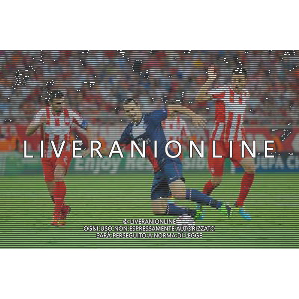 Zlatan IBRAHIMOVIC ( faute pour le penalty ) - 17.09.2013 - Olympiakos / Paris Saint Germain - Ligue des Champions Photo: Amandine Noel / Icon Sport /AGENZIA ALDO LIVERANI SAS - ITALY ONLY - EDITORIAL USE ONLY