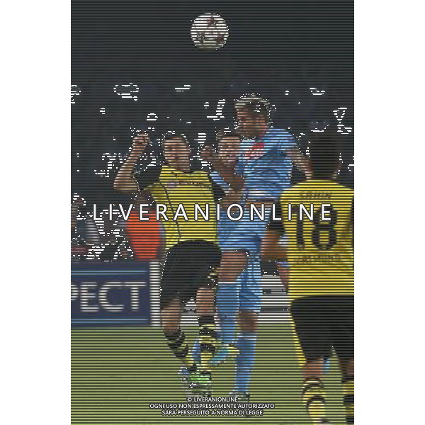 NAPOLI - BORUSSIA DORTMUND CHAMPIONS LEAGUE 18 SETTEMBRE 2013 NELLA FOTO: BEHRAMI, LEWANDOWSKI ©MOSCA/AGENZIA ALDO LIVERANI SAS