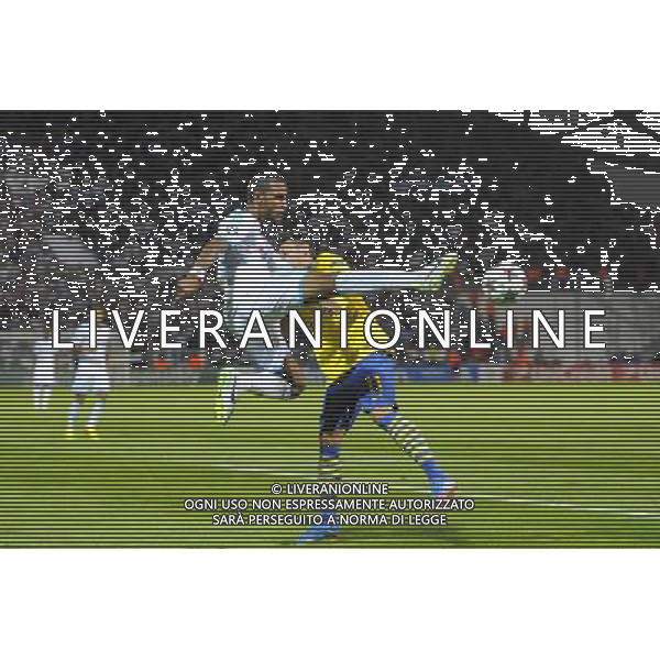 Alaixys ROMAO / Mesut OZIL - 18.09.2013 - Marseille / Arsenal - Champions League Photo: Amandine Noel / Icon Sport AG ALDO LIVERANI SAS ONLY ITALY