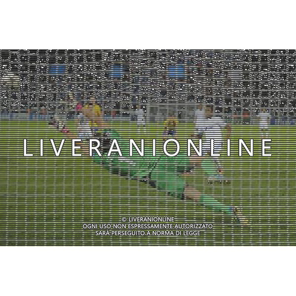 Penalty Jordan AYEW / Wojciech Szczesny - 18.09.2013 - Marseille / Arsenal - Champions League Photo: Amandine Noel / Icon Sport AG ALDO LIVERANI SAS ONLY ITALY