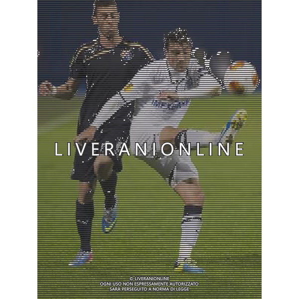 (130920) -- ZAGREB, Sept. 20, 2013 () -- Ivo Pinto of Dinamo Zagreb (L) fights for the ball with Sito Riera of Chornomorets Odesa during their UEFA Europa Legue Group B soccer match at the Maksimir Stadium in Zagrebb, Croatia, Sept. 19, 2013. Chornomorets Odesa won 2-1. (/Miso Lisanin) ©photoshot/AGENZIA ALDO LIVERANI SAS - ITALY ONLY - EDITORIAL USE ONLY - Dinamo Zagabria - Chornomorets Odessa UEFA Europa Legue Gruppo B partita di calcio allo stadio Maksimir in Croazia