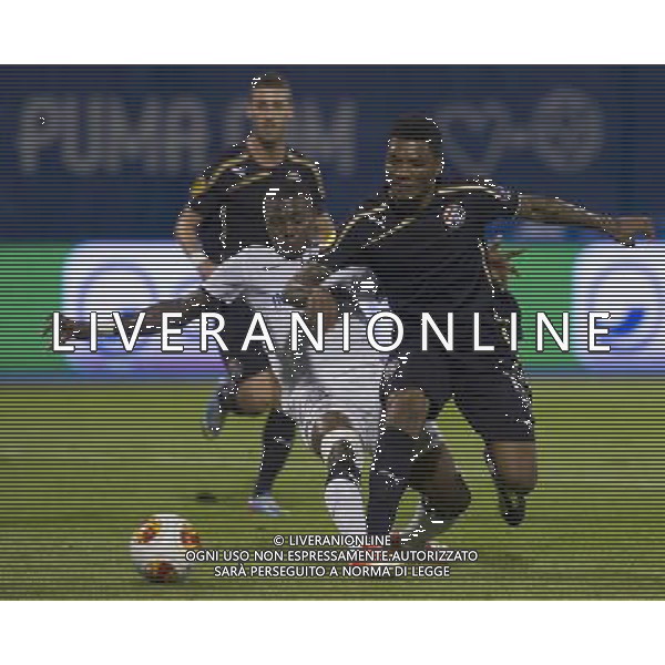 (130920) -- ZAGREB, Sept. 20, 2013 () -- Junior Fernandes of Dinamo Zagreb (R) fights for the ball with Franck Dja Djedje of Chornomorets Odesa during their UEFA Europa Legue Group B soccer match at the Maksimir Stadium in Zagrebb, Croatia, Sept. 19, 2013. Chornomorets Odesa won 2-1. (/Miso Lisanin) ©photoshot/AGENZIA ALDO LIVERANI SAS - ITALY ONLY - EDITORIAL USE ONLY - Dinamo Zagabria - Chornomorets Odessa UEFA Europa Legue Gruppo B partita di calcio allo stadio Maksimir in Croazia