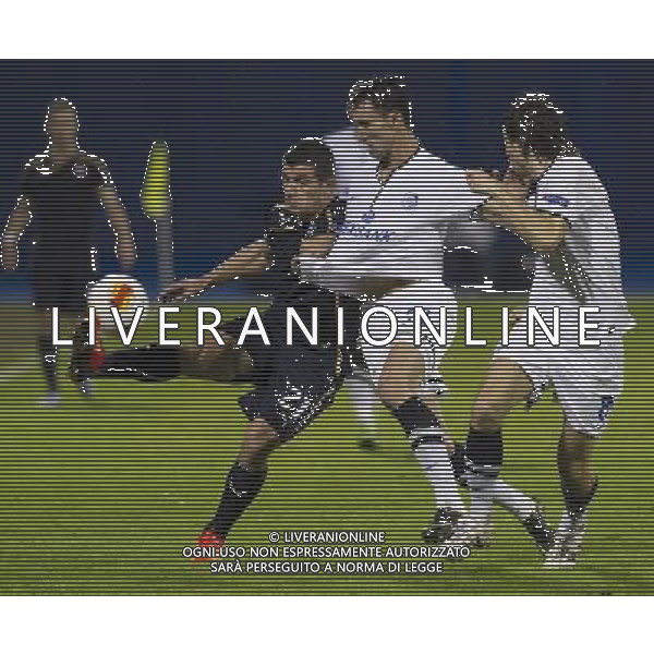 (130920) -- ZAGREB, Sept. 20, 2013 () -- Fatos Beciraj of Dinamo Zagreb (L) fights for the ball with Pablo Fontanello of Chornomorets Odesa during their UEFA Europa Legue Group B soccer match at the Maksimir Stadium in Zagrebb, Croatia, Sept. 19, 2013. Chornomorets Odesa won 2-1. (/Miso Lisanin) ©photoshot/AGENZIA ALDO LIVERANI SAS - ITALY ONLY - EDITORIAL USE ONLY - Dinamo Zagabria - Chornomorets Odessa UEFA Europa Legue Gruppo B partita di calcio allo stadio Maksimir in Croazia