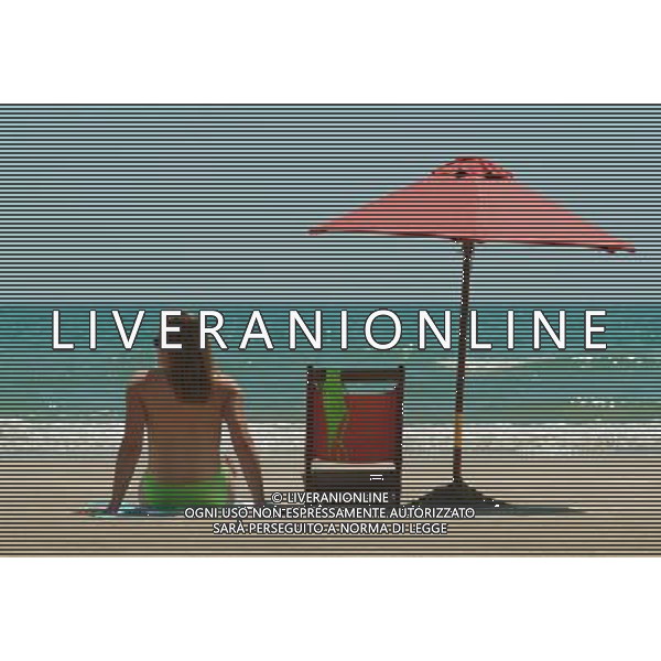 NELLA FOTO GENTE AL MARE ifc-AGENZIA ALDO LIVERANI