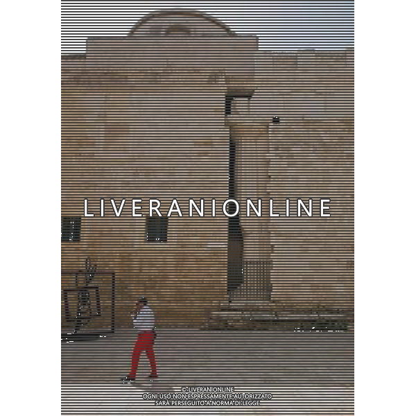 (130920) -- SYRACUSE, Sept. 20, 2013 () -- A man walks past the Cathedral, formerly the great Temple of Athena (5th century BC), in Ortigia, the old town of Syracuse in Sicily, Italy, Sept. 5, 2013. Located in the southeast corner of the island of Sicily, Syracuse is a historic city in Italy. The 2,700-year-old city founded in 734 or 733 BC by Greek settlers from Corinth and Tenea played a key role in ancient times when it was one of the major powers of the Mediterranean world. Once described by Cicero, renowned Roman philosopher and orator, as \'the greatest Greek city and the most beautiful of them all\', the city was listed by UNESCO as a World Heritage Site along with the Necropolis of Pantalica in 2005. (/Zhou Lei) ©PHOTOSHOT/AGENZIA ALDO LIVERANI SAS - ITALY ONLY - EDITORIAL USE ONLY