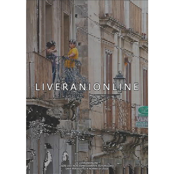 (130920) -- SYRACUSE, Sept. 20, 2013 () -- Local residents rest at their balcony in Ortigia, the old town of Syracuse in Sicily, Italy, Sept. 5, 2013. Located in the southeast corner of the island of Sicily, Syracuse is a historic city in Italy. The 2,700-year-old city founded in 734 or 733 BC by Greek settlers from Corinth and Tenea played a key role in ancient times when it was one of the major powers of the Mediterranean world. Once described by Cicero, renowned Roman philosopher and orator, as \'the greatest Greek city and the most beautiful of them all\', the city was listed by UNESCO as a World Heritage Site along with the Necropolis of Pantalica in 2005. (/Zhou Lei) ©PHOTOSHOT/AGENZIA ALDO LIVERANI SAS - ITALY ONLY - EDITORIAL USE ONLY
