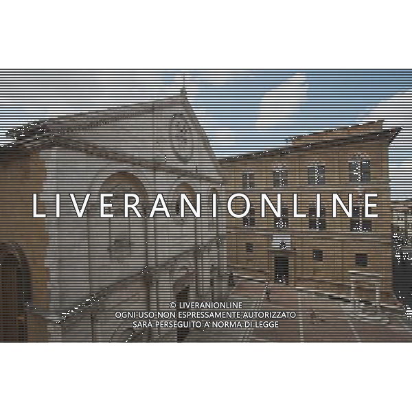 (130926) -- PIENZA (ITALY), Sept. 26, 2013 () -- The Cathedral of Santa Maria Assunta and the Piccolomini Palace are seen on the Pio II square in Pienza, Italy, Sept. 25, 2013. It was in this Tuscan town that Renaissance town-planning concepts were first put into practice after Pope Pius II decided, in 1459, to transform the look of his birthplace. He chose the architect Bernardo Rossellino, who applied the principles of his mentor, Leon Battista Alberti. This new vision of urban space was realized in the superb square known as Piazza Pio II and the buildings around it: the Piccolomini Palace, the Borgia Palace and the cathedral with its pure Renaissance exterior and an interior in the late Gothic style of south German churches. The UNESCO Commitee inscribed the historic enter of the city of Pienza as a world heritage site in 1996. (/Du Juanjuan) (jl) ©photoshot/AGENZIA ALDO LIVERANI SAS - ITALY ONLY - EDITORIAL USE ONLY - VEDUTE DEL CENTRO STORICO DELLA CITTA\' DI PIENZA IN PROVINCIA DI SIENA IN TOSCANA iscritta dal Comitato UNESCO come sito del patrimonio mondiale nel 1996