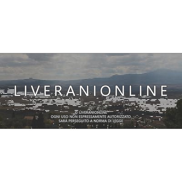 (130926) -- BUNOCONVENTO (ITALY), Sept. 26, 2013 () -- Photo taken on Sept. 25, 2013 shows the view of the Val d\'Orcia near Buonconvento, Italy. The landscape of Val d\'Orcia is part of the agricultural hinterland of Siena, redrawn and developed when it was integrated in the territory of the city-state in the 14th and 15th centuries to reflect an idealized model of good governance and to create an aesthetically pleasing picture. The landscape\'s distinctive aesthetics, flat chalk plains out of which rise almost conical hills with fortified settlements on top, inspired many artists. Their images have come to exemplify the beauty of well-managed Renaissance agricultural landscapes. The inscription covers: an agrarian and pastoral landscape reflecting innovative land-management systems; towns and villages; farmhouses; and the Roman Via Francigena and its associated abbeys, inns, shrines, bridges, etc. The UNESCO Commitee inscribed the Val d\'Orcia as a world heritage site in 2004. (/Du Juanjuan) (jl) ©photoshot/AGENZIA ALDO LIVERANI SAS - ITALY ONLY - EDITORIAL USE ONLY - Vedute della Val d\'Orcia, nei pressi di Buonconvento, nella provincia di Siena in Italia iscritta dal Comitato UNESCO, come un sito del patrimonio mondiale nel 2004.