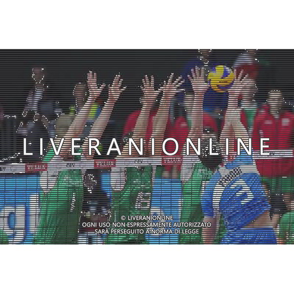 28.09.2013 - Kopenhaga , Dania , Parken Arena Copenhagen , siatkowka , Mistrzostwa Europy w pilke siatkowa , Wlochy (niebieskie) - Bulgaria (zielone) , 2013 CEV VELUX Volleyball European Championship , Italy - Bulgaria N/Z Georgi Bratoev , Nikolay Nikolov , Simone Parodi Fot. Marek Prucnal / MPAimages.com / EDYTOR.net / NEWSPIX.PL --- Newspix.pl AG ALDO LIVERANI SAS ONLY ITALY *** Local Caption *** www.newspix.pl mail us: info@newspix.pl call us: 0048 022 23 22 222 --- Polish Picture Agency by Ringier Axel Springer Poland