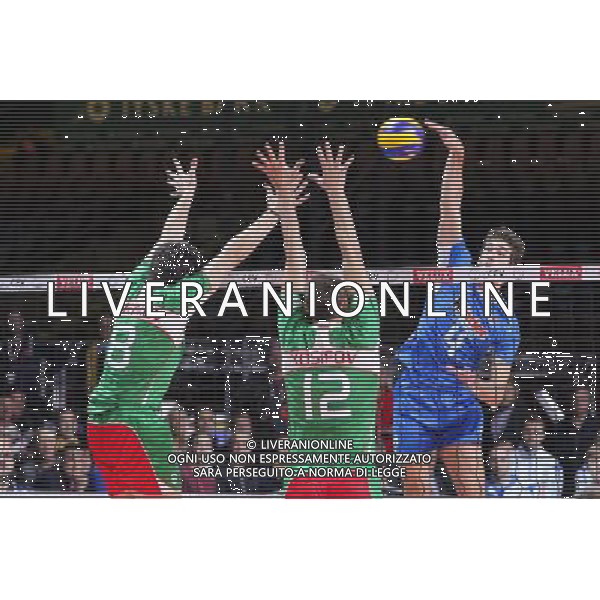 28.09.2013 - Kopenhaga , Dania , Parken Arena Copenhagen , siatkowka , Mistrzostwa Europy w pilke siatkowa , Wlochy (niebieskie) - Bulgaria (zielone) , 2013 CEV VELUX Volleyball European Championship , Italy - Bulgaria N/Z Todor Skrimov , Viktor Yosifov , Luca Vettori Fot. Marek Prucnal / MPAimages.com / EDYTOR.net / NEWSPIX.PL --- Newspix.pl AG ALDO LIVERANI SAS ONLY ITALY *** Local Caption *** www.newspix.pl mail us: info@newspix.pl call us: 0048 022 23 22 222 --- Polish Picture Agency by Ringier Axel Springer Poland