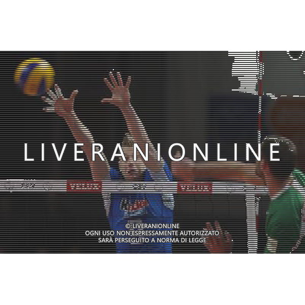28.09.2013, Kopenhaga, siatkowka, volleyball, Mistrzostwa Europy, polfinal, European Championship, semifinal, Wlochy - Bulgaria, Italy - Bulgaria, Ivan Zaytsev (ITA), Tsvetan Sokolov (BUL), fot. Tomasz Jastrzebowski / Foto Olimpik / NEWSPIX.PL --- Newspix.pl AG ALDO LIVERANI SAS ONLY ITALY *** Local Caption *** www.newspix.pl mail us: info@newspix.pl call us: 0048 022 23 22 222 --- Polish Picture Agency by Ringier Axel Springer Poland
