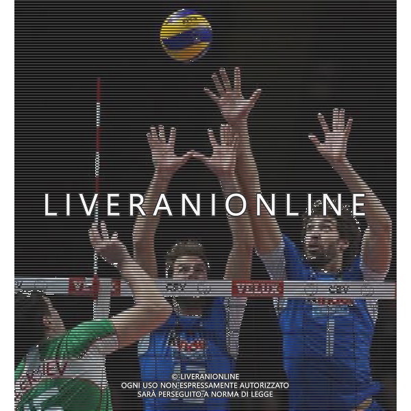 28.09.2013, Kopenhaga, siatkowka, volleyball, Mistrzostwa Europy, polfinal, European Championship, semifinal, Wlochy - Bulgaria, Italy - Bulgaria, Todor Nikolaev Aleksiev (BUL), Dragan Travica, Thomas Beretta (ITA), fot. Tomasz Jastrzebowski / Foto Olimpik / NEWSPIX.PL --- Newspix.pl AG ALDO LIVERANI SAS ONLY ITALY *** Local Caption *** www.newspix.pl mail us: info@newspix.pl call us: 0048 022 23 22 222 --- Polish Picture Agency by Ringier Axel Springer Poland