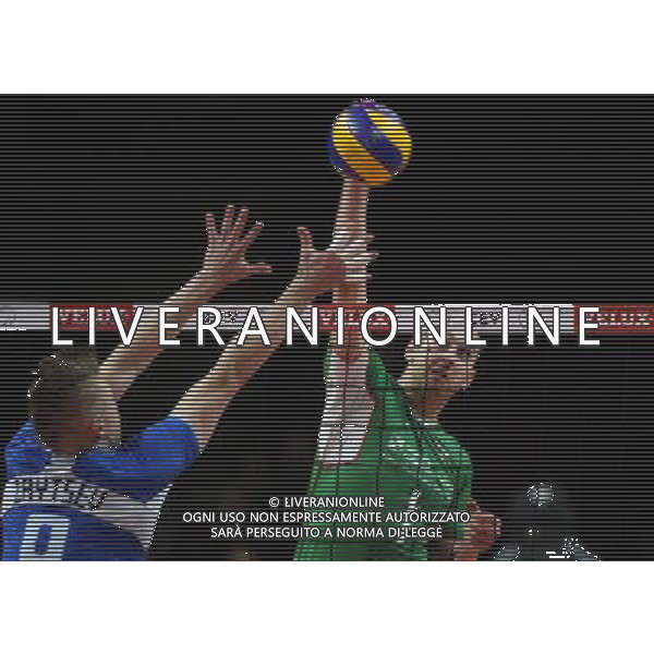 28.09.2013, Kopenhaga, siatkowka, volleyball, Mistrzostwa Europy, polfinal, European Championship, semifinal, Wlochy - Bulgaria, Italy - Bulgaria, Ivan Zaytsev (ITA), Georgi Bratoev (BUL), fot. Tomasz Jastrzebowski / Foto Olimpik / NEWSPIX.PL --- Newspix.pl *** Local Caption *** www.newspix.pl mail us: info@newspix.pl call us: 0048 022 23 22 222 --- Polish Picture Agency by Ringier Axel Springer Poland