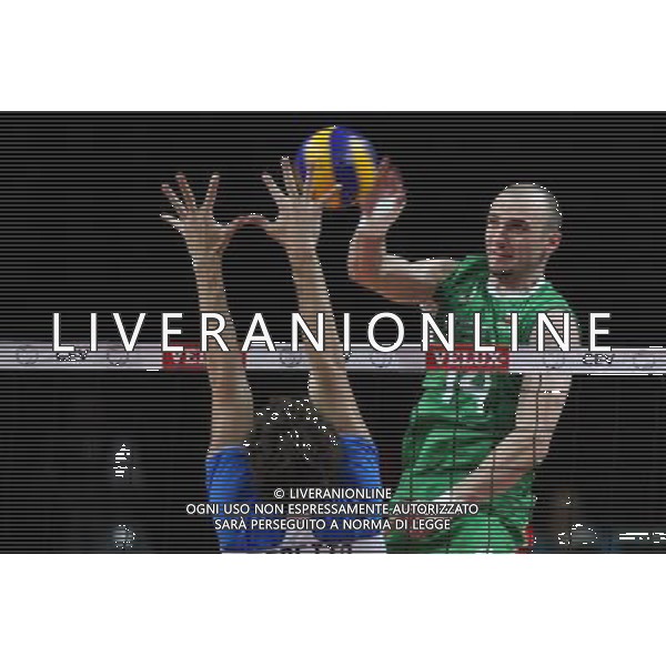 28.09.2013, Kopenhaga, siatkowka, volleyball, Mistrzostwa Europy, polfinal, European Championship, semifinal, Wlochy - Bulgaria, Italy - Bulgaria, Teodor Todorov (BUL), Thomas Beretta (ITA), fot. Tomasz Jastrzebowski / Foto Olimpik / NEWSPIX.PL --- Newspix.pl *** Local Caption *** www.newspix.pl mail us: info@newspix.pl call us: 0048 022 23 22 222 --- Polish Picture Agency by Ringier Axel Springer Poland