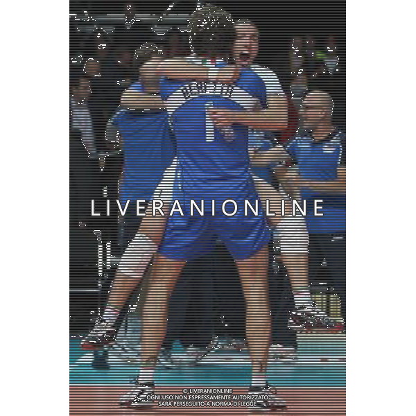 28.09.2013, Kopenhaga, siatkowka, volleyball, Mistrzostwa Europy, polfinal, European Championship, semifinal, Wlochy - Bulgaria, Italy - Bulgaria, Salvatore Rossini (ITA), Thomas Beretta (ITA), radosc, fot. Tomasz Jastrzebowski / Foto Olimpik / NEWSPIX.PL --- Newspix.pl *** Local Caption *** www.newspix.pl mail us: info@newspix.pl call us: 0048 022 23 22 222 --- Polish Picture Agency by Ringier Axel Springer Poland