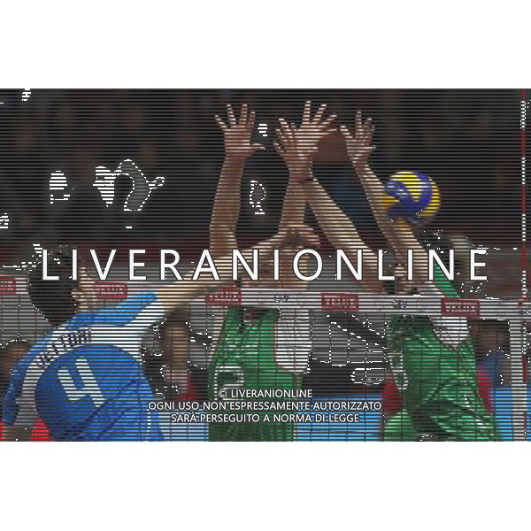 28.09.2013, Kopenhaga, siatkowka, volleyball, Mistrzostwa Europy, polfinal, European Championship, semifinal, Wlochy - Bulgaria, Italy - Bulgaria, Luca Vettori (ITA), Viktor Yosifov, Todor Skrimov (BUL), fot. Tomasz Jastrzebowski / Foto Olimpik / NEWSPIX.PL --- Newspix.pl *** Local Caption *** www.newspix.pl mail us: info@newspix.pl call us: 0048 022 23 22 222 --- Polish Picture Agency by Ringier Axel Springer Poland
