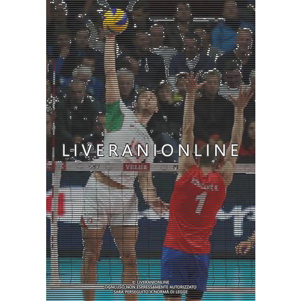 29.09.2013, Kopenhaga, siatkowka, volleyball, Mistrzostwa Europy, mecz o 3. miejsce, European Championship, bronze medal match, Serbia - Bulgaria, Tsvetan Sokolov (BUL), Nikola Kovacevic (SRB), fot. Tomasz Jastrzebowski / Foto Olimpik / NEWSPIX.PL --- Newspix.pl /AGENZIA ALDO LIVERANI SAS - ITALY ONLY - Serbia - Bulgaria pallavolo, campionato europeo di Volley *** Local Caption *** www.newspix.pl mail us: info@newspix.pl call us: 0048 022 23 22 222 --- Polish Picture Agency by Ringier Axel Springer Poland