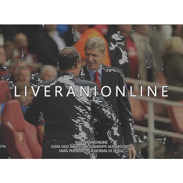  Arsene Wenger and Rafa Benitez before the Champions League match between Arsenal and Napoli. Held at the Emirates Stadium, London, on Tuesday October 01, 2013. ©photoshot/AGENZIA ALDO LIVERANI SAS - ITALY ONLY - EDITORIAL USE ONLY