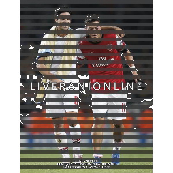 (131002) -- LONDON, Oct. 2, 2013 () -- Mesut Ozil(R) of Arsenal celebrates victory with teammate Mikel Arteta after the UEFA Champions League Group F match between Arsenal and Napoli at Emirates Stadium in London, Britain, on Oct. 1, 2013. Arsenal won 2-0. (/Wang Lili) ©photoshot/AGENZIA ALDO LIVERANI SAS - ITALY ONLY - EDITORIAL USE ONLY