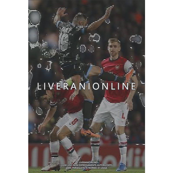 (131002) -- LONDON, Oct. 2, 2013 () -- Mikel Arteta(Bottom) of Arsenal vies with Goran Pandev of Napoli during the UEFA Champions League Group F match between Arsenal and Napoli at Emirates Stadium in London, Britain, on Oct. 1, 2013. Arsenal won 2-0. (/Wang Lili) ©photoshot/AGENZIA ALDO LIVERANI SAS - ITALY ONLY - EDITORIAL USE ONLY