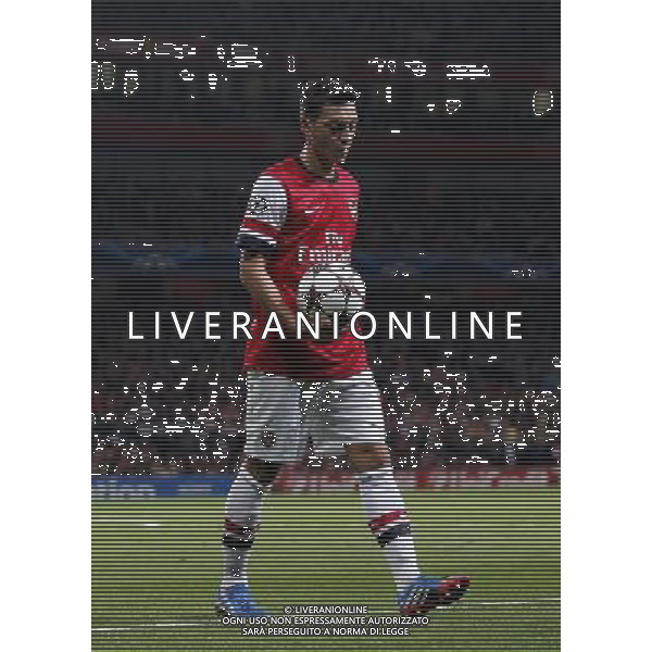 (131002) -- LONDON, Oct. 2, 2013 () -- Mesut Ozil of Arsenal holds the ball to the corner during the UEFA Champions League Group F match between Arsenal and Napoli at Emirates Stadium in London, Britain, on Oct. 1, 2013. Arsenal won 2-0. (/Wang Lili) ©photoshot/AGENZIA ALDO LIVERANI SAS - ITALY ONLY - EDITORIAL USE ONLY