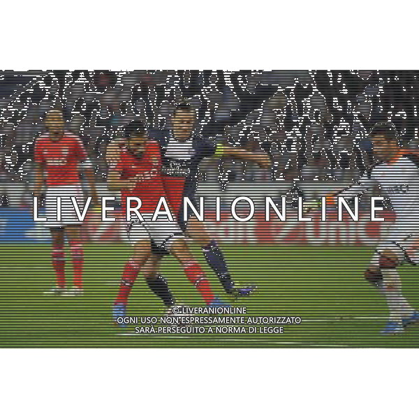 Ezequiel GARAY / Zlatan IBRAHIMOVIC - 02.10.2013 - Paris Saint Germain / Benfica - Champions League Photo: Amandine Noel / Icon Sport AG ALDO LIVERANI SAS ONLY ITALY