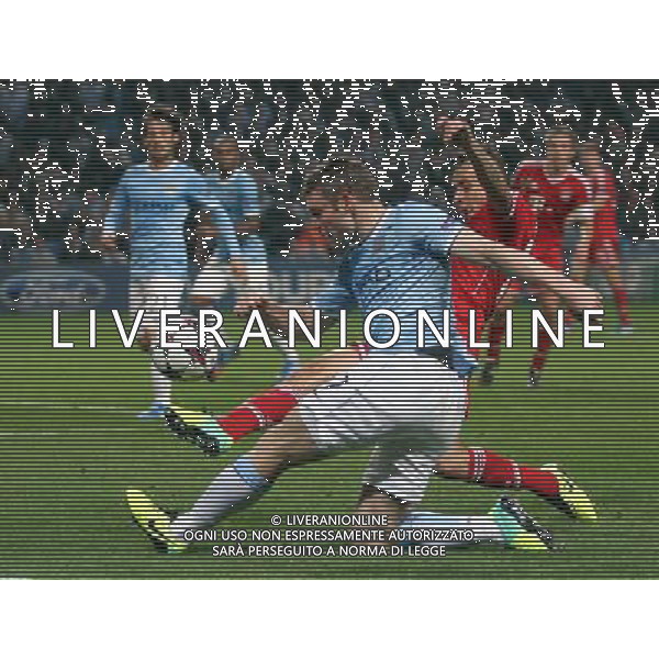 Manchester City\'s James Milner fires in a cross despite the attentions of Bayern Munich\'s Rafinha Photo by Rich Linley/CameraSport Football - UEFA Champions League Group D - Manchester City v Bayern Munich - Wednesday 2nd October 2013 - Etihad Stadium - Manchester © CameraSport - 43 Linden Ave. Countesthorpe. Leicester. England. LE8 5PG - Tel: +44 (0) 116 277 4147 - admin@camerasport.com - www.camerasport.com AG ALDO LIVERANI SAS ONLY ITALY