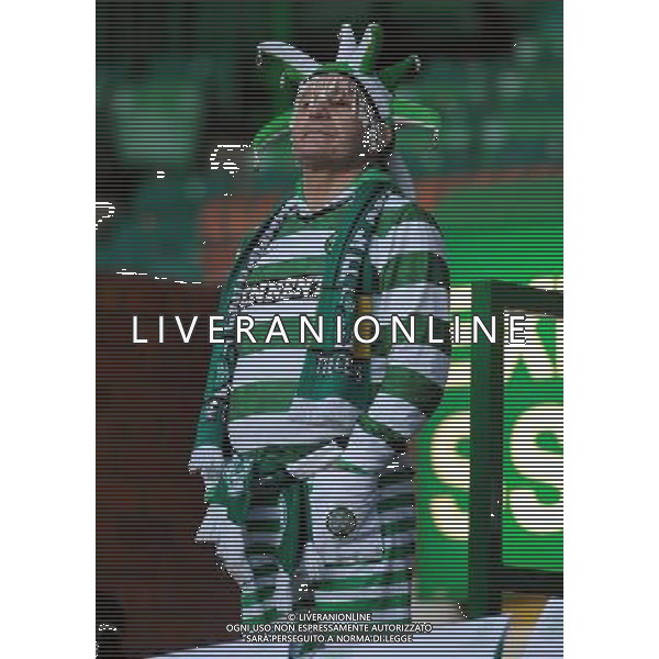 GLASGOW CELTIC FAN GLASGOW CELTIC V BARCELONA CELTIC V BARCELONA, CHAMPIONS LEAGUE GROUP H CELTIC PARK, GLASGOW, SCOTLAND 01 October 2013 GAS74290 CELTIC PARK, CHAMPIONS LEAGUE GROUP H WARNING! This Photograph May Only Be Used For Newspaper And/Or Magazine Editorial Purposes. May Not Be Used For Publications Involving 1 player, 1 Club Or 1 Competition Without Written Authorisation From Football DataCo Ltd. For Any Queries, Please Contact Football DataCo Ltd on +44 (0) 207 864 9121