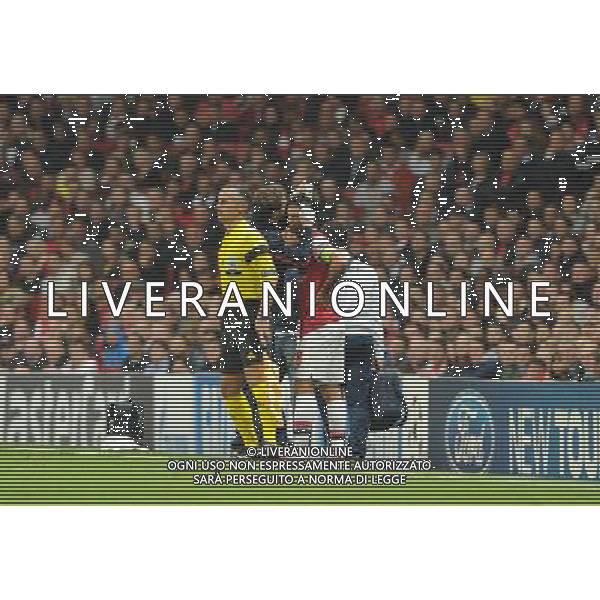  Mikel Arteta receives a head injury in a challenge with Goran Pandev in the Champions League match between Arsenal and Napoli. Held at the Emirates Stadium, London, on Tuesday October 01, 2013. ©photoshot/AGENZIA ALDO LIVERANI SAS - ITALY ONLY - EDITORIAL USE ONLY