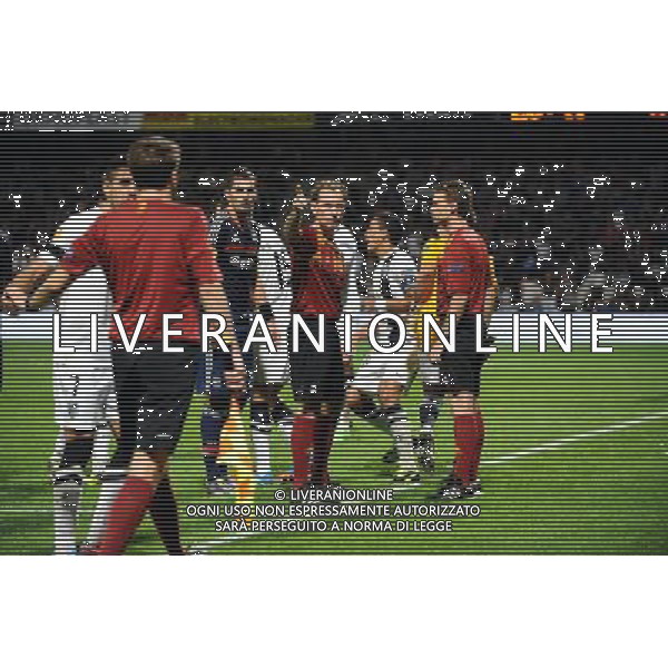 Incident avec le 3eme arbitre - 03.10.2013 - Lyon / Vitoria Guimaraes - Europa League Photo : Jean Paul Thomas / Icon Sport AG ALDO LIVERANI SAS ONLY ITALY *** Local Caption ***