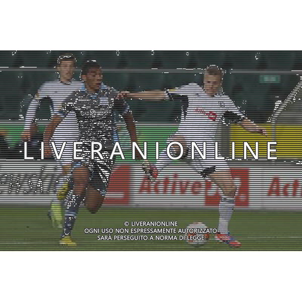 03.10.2013, Warszawa, pilka nozna, football, Liga Europy, Europa League, Legia Warszawa - Apolllon Limassol, David Rojas Mena (Apollon), Henrik Ojamaa (Legia), fot. Tomasz Jastrzebowski / Foto Olimpik/NEWSPIX.PL --- Newspix.pl AG ALDO LIVERANI SAS ONLY ITALY *** Local Caption *** www.newspix.pl mail us: info@newspix.pl call us: 0048 022 23 22 222 --- Polish Picture Agency by Ringier Axel Springer Poland