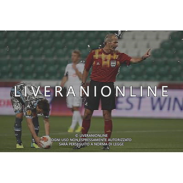 03.10.2013 WARSZAWA, LAZIENKOWSKA3 PEPSI ARENA PILKA NOZNA, LIGA EUROPY UEFA (UEFAEUROPEAN LEAGUE) MECZ LEGIA WARSZAWA - APOLLON LIMASSOL (GAME LEGIA WARSAW - APOLLON LIMASSOL) NZ GASTON SANGOY (L) SEDZIA GLOWNY SPOTKANIA REFEREE MARTIN ATKINSON (P) KARNY FOTO MATEUSZ TRZUSKOWSKI/CYFRASPORT/NEWSPIX.PL --- Newspix.pl AG ALDO LIVERANI SAS ONLY ITALY *** Local Caption *** www.newspix.pl mail us: info@newspix.pl call us: 0048 022 23 22 222 --- Polish Picture Agency by Ringier Axel Springer Poland