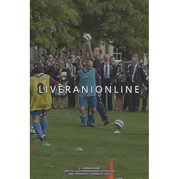 The Duke of Cambridge, as President of The Football Association, hosts a reception and football match at Buckingham Palace to celebrate The FA\'s 150 Grassroots Heroes and he also took part in a FA skills lesson. Gardens of Buckingham Palace, London. Polytechnic FC (In Blue) play Civil Service FC in a Southern Amateur League football match in the grounds of Buckingham Palace, in central London, on October 7, 2013. Britain\'s Prince William warned footballers to watch the Buckingham Palace windows as Queen Elizabeth II\'s official residence staged the first football match in its 308-year history. Pictured: Prince William wearing a pair of Wayne Rooney\'s Nike T90s with WR stitched on the side ©photoshot/AGENZIA ALDO LIVERANI SAS - ITALY ONLY - REALI INGLESI: Partita di calcio amichevole a Buchingham Palace. Il principe William presidente onorario della Football Association e ha festeggiato i 150 anni con tanti ospiti illustri ed ex calciatori.