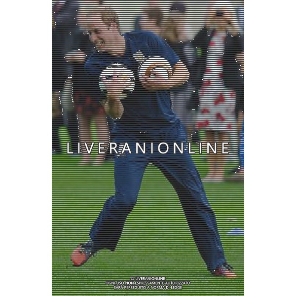 07/10/2013 Prince William Duke of Cambridge Football match to celebrate The FAs 150 Grassroots Heroes held in the Garden of Buckingham Palace London Pictured: Prince William wearing Wayne Rooneys Nike T90\'s boots with the WR initial stitching ©photoshot/AGENZIA ALDO LIVERANI SAS - ITALY ONLY - REALI INGLESI: Partita di calcio amichevole a Buchingham Palace. Il principe William presidente onorario della Football Association e ha festeggiato i 150 anni con tanti ospiti illustri ed ex calciatori.