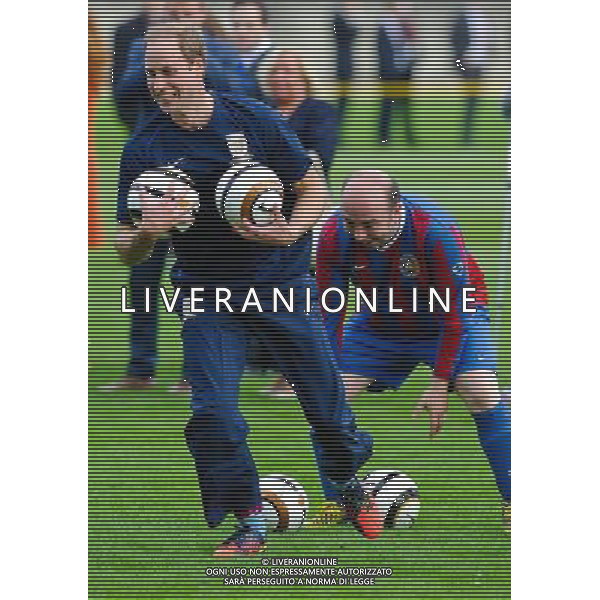 07/10/2013 Prince William Duke of Cambridge Football match to celebrate The FAs 150 Grassroots Heroes held in the Garden of Buckingham Palace London Pictured: Prince William wearing Wayne Rooneys Nike T90\'s boots with the WR initial stitching ©photoshot/AGENZIA ALDO LIVERANI SAS - ITALY ONLY - REALI INGLESI: Partita di calcio amichevole a Buchingham Palace. Il principe William presidente onorario della Football Association e ha festeggiato i 150 anni con tanti ospiti illustri ed ex calciatori.