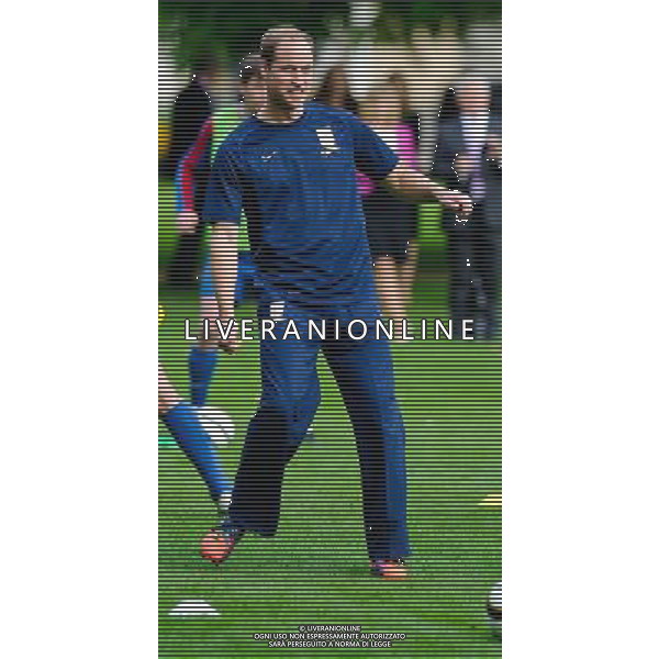 07/10/2013 Prince William Duke of Cambridge Football match to celebrate The FAs 150 Grassroots Heroes held in the Garden of Buckingham Palace London Pictured: Prince William wearing Wayne Rooneys Nike T90\'s boots with the WR initial stitching ©photoshot/AGENZIA ALDO LIVERANI SAS - ITALY ONLY - REALI INGLESI: Partita di calcio amichevole a Buchingham Palace. Il principe William presidente onorario della Football Association e ha festeggiato i 150 anni con tanti ospiti illustri ed ex calciatori.