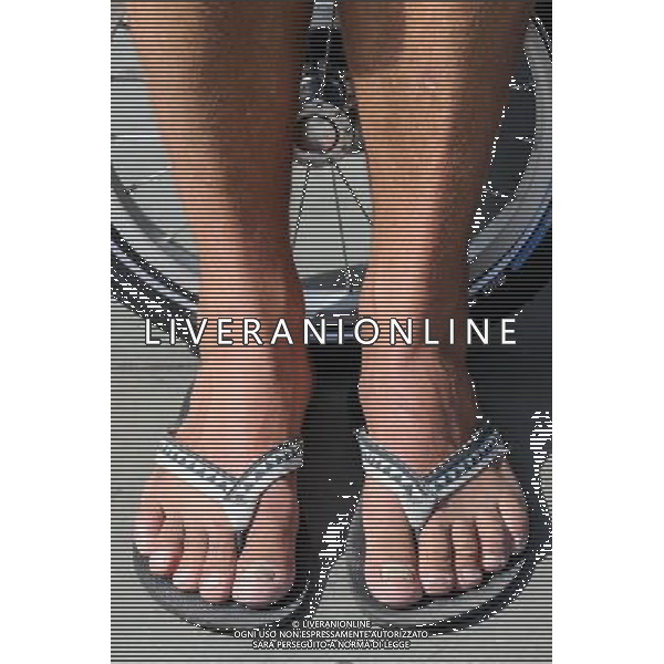 Mats Andren in London. He is using flip flops to walk all the way from Stockholm, Sweden to Sydney,Australia. www.the-walk.se ©photoshot/AGENZIA ALDO LIVERANI SAS - ITALY ONLY - Mats Andren a Londra durante il suo viaggio nel mondo a piedi da Stoccolma a Sydney. Ha iniziato a camminare a Stoccolma, in Svezia, e si concluderˆ a Sydney, in Australia.