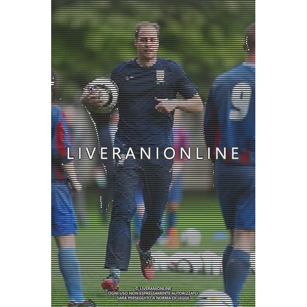 Prince William, Duke of Cambridge in his role as The President of The Football Association attends a coaching session during the first ever football match at Buckingham Palace between Civil Service FC and Polytechnic FC as part of The FA\'s 150th anniversary and an awards ceremony celebrating football\'s grassroots heroes at Buckingham Palace on October 7, 2013 in London, England. ©PHOTOSHOT/AGENZIA ALDO LIVERANI SAS - ITALY ONLY - EDITORIAL USE ONLY - REALI INGLESI: Partita di calcio amichevole a Buchingham Palace. Il principe William presidente onorario della Football Association e ha festeggiato i 150 anni con tanti ospiti illustri ed ex calciatori.