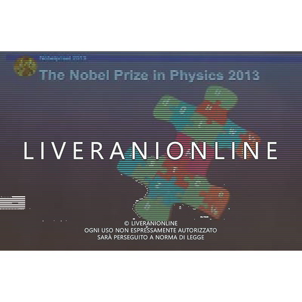 (131008) -- STOCKHOLM, Oct. 8, 2013 () -- An illustration explaining the work of British theoretical physicist Peter Higgs and Belgian theoretical physicist Francois Englert is displayed on the screen during a press conference to announce the laureates of the 2013 Nobel Prize in Physics at the Royal Swedish Academy of Sciences in Stockholm, Sweden, on Oct. 8, 2013. The 2013 Nobel Prize in Physics went to Francois Englert from Belgium and British scientist Peter Higgs, announced the Royal Swedish Academy of Sciences in Stockholm on Tuesday. (/Shi Tiansheng) ©photoshto/AGENZIA ALDO LIVERANI SAS - ITALY ONLY - Conferenza stampa di presentazione dei vincitori del premio 2013 Nobel per la Fisica a Stoccolma, in Svezia, l\'8 ottobre 2013. Il Premio Nobel per la Fisica 2013 a Franois Englert dal Belgio e scienziato britannico Peter Higgs