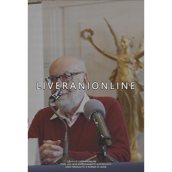 (131008) -- BRUSSELS, Oct. 8, 2013 () -- Belgium\'s scientist Francois Englert speaks during a press conference in Brussels, on Oct. 8, 2013. The 2013 Nobel Prize in Physics went to Francois Englert from Belgium and British scientist Peter Higgs, announced the Royal Swedish Academy of Sciences in Stockholm on Tuesday. (/Wang Xiaojun) ©photoshot/AGENZIA ALDO LIVERANI SAS - ITALY ONLY - EDITORIAL USE ONLY