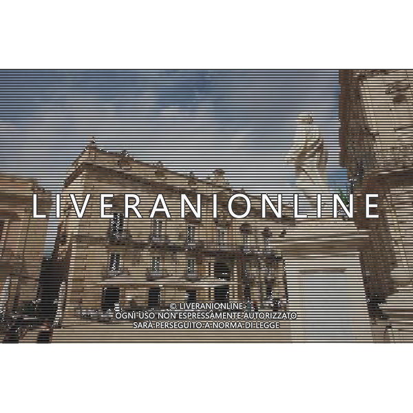 (131008) -- SYRACUSE, Oct. 8, 2013 () -- Photo taken on Oct. 7, 2013 shows the square in front of the Duomo in Syracuse, Italy. Ancient Syracuse includes the nucleus of the city\'s foundation as Ortygia by Greeks from Corinth in the 8th century BC. The site of the city, which Cicero described as \'the greatest Greek city and the most beautiful of all\', retains vestiges such as the Temple of Athena (5th century BC, later transformed to serve as a cathedral), a Greek theatre, a Roman amphitheatre, a fort and more. Many remains bear witness to the troubled history of Sicily, from the Byzantines to the Bourbons, interspersed with the Arab-Muslims, the Normans, Frederick II of the Hohenstaufen dynasty (1197--1250), the Aragons and the Kingdom of the Two Sicilies. Historic Syracuse offers a unique testimony to the development of Mediterranean civilization over three millennia. The UNESCO Commitee inscribed Syracuse as a world heritage site in 2005. (/Du Juanjuan) ©photoshot/AGENZIA ALDO LIVERANI SAS - ITALY ONLY - Il Centro storico della citta\' di Siracusa offre una testimonianza unica per lo sviluppo della civilta\' mediterranea oltre tre millenni inscritta dal Comitato UNESCO come sito del patrimonio mondiale nel 2005.